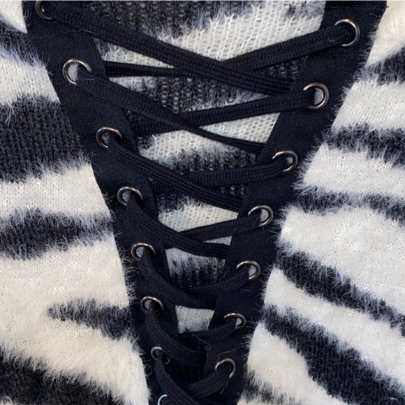 Express sweater - Picture 3 of 3